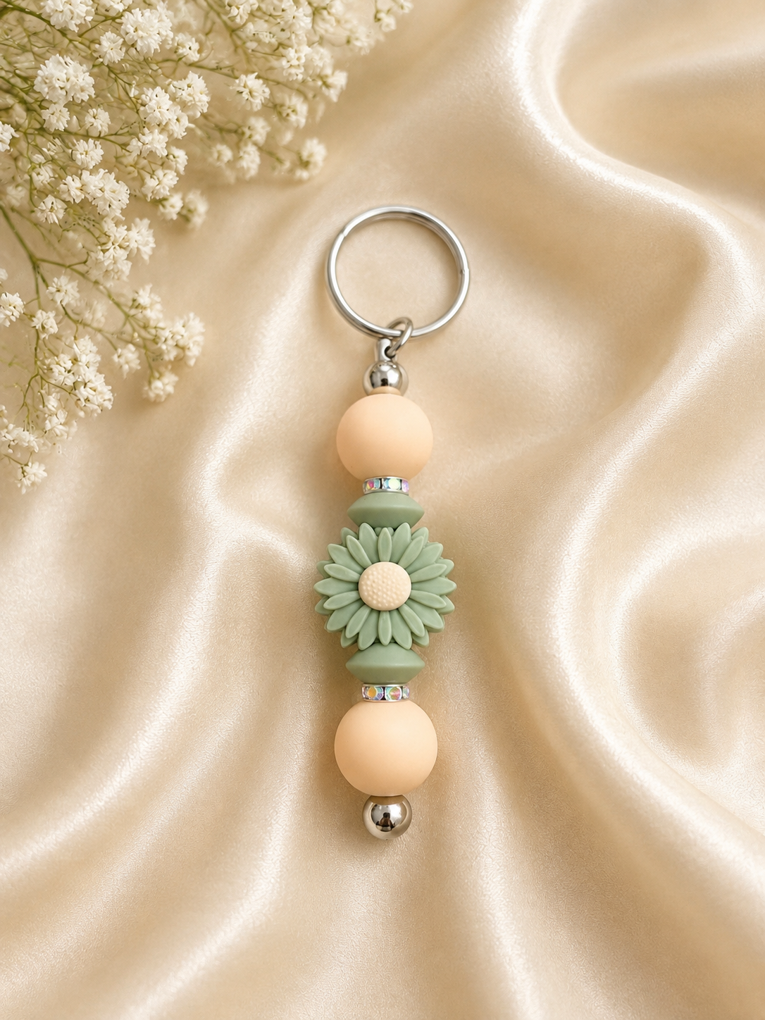 🌼 Sage Daisy Keychain