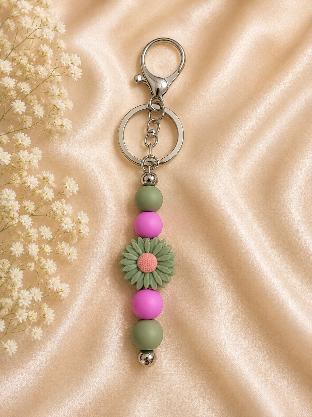 🌸 Sage & Pink Daisy Beaded Keychain